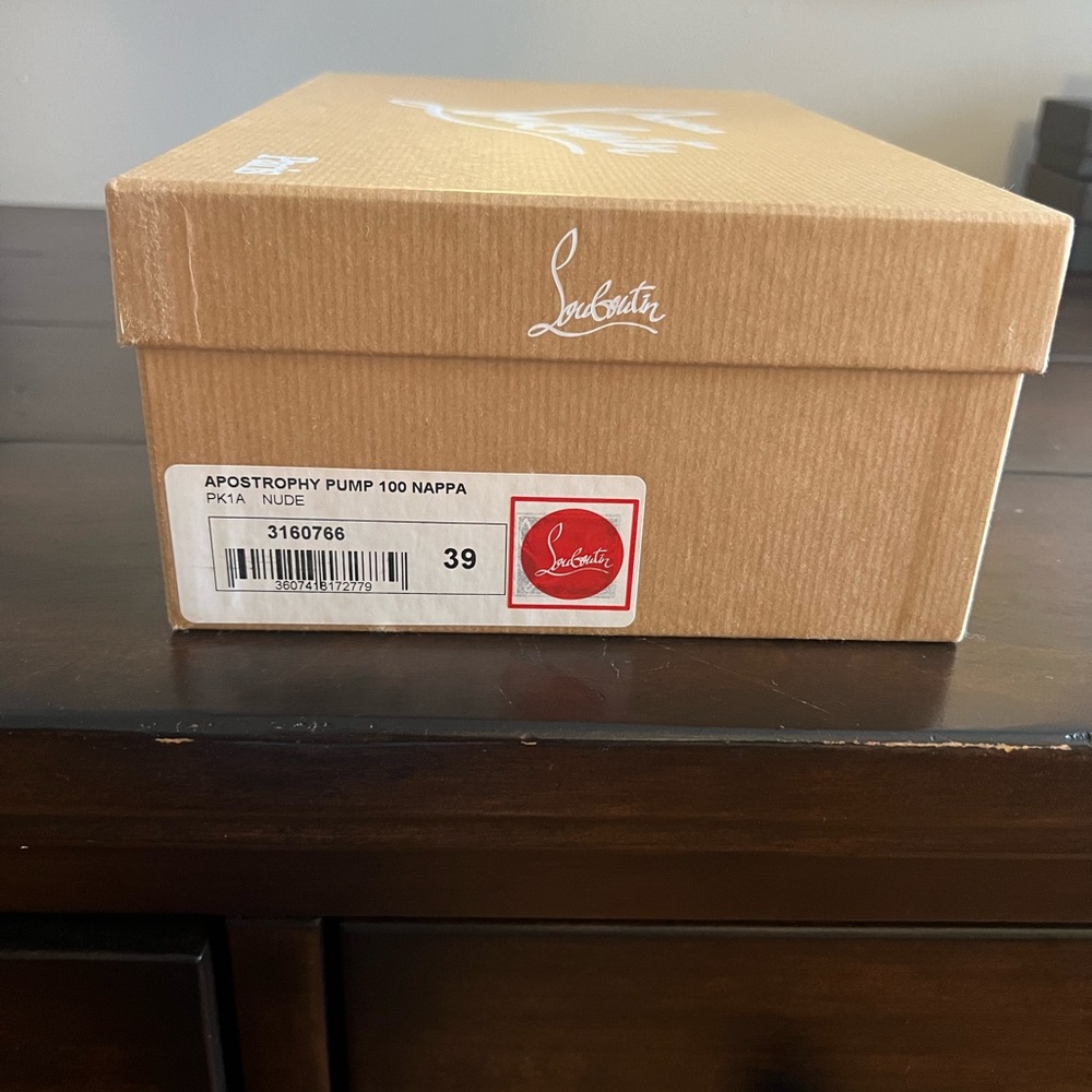 New Christian Louboutin Apostrophy pumps. - Picture 7 of 7
